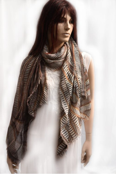 Wollen sjaal of stola, lijnenspel, bruin, cognac, beige, offwhite