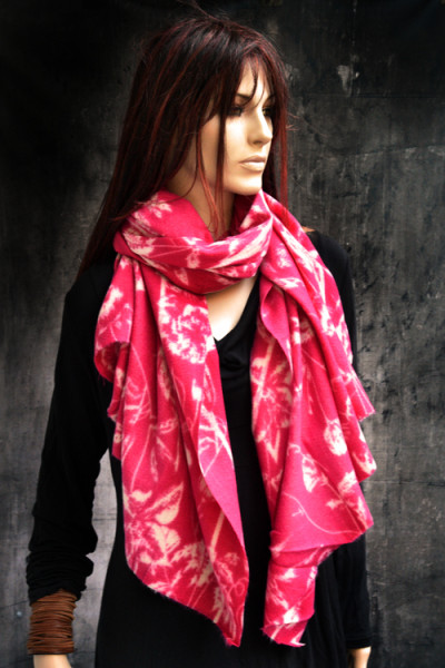 Dikke cocoon sjaal fuchsia en offwhite, bloemen
