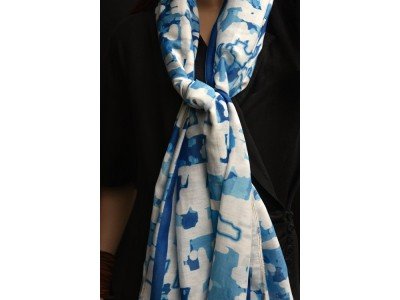 Sjaaltje van katoen met zijde, blauw wit