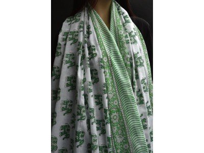Katoenen sjaal of pareo met originele blockprint, groen en wit