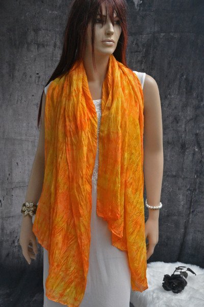Echte handgeschilderde zijden boho chic sjaal, oranje en goudgeel
