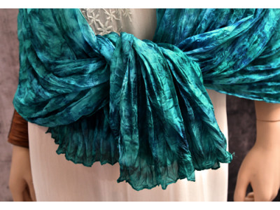 Echte handgeschilderde zijden krinkelsjaal, petrol/teal/blauwgroen, uniek en kleurrijk