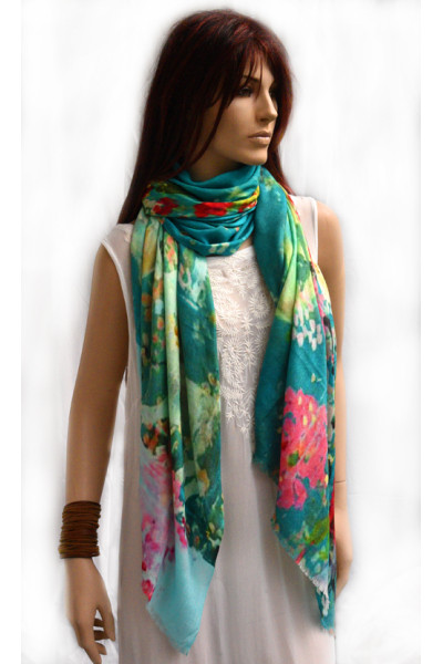Turquoise wollen sjaal met veelkleurige bloemen en dieren