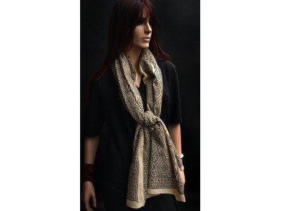 Katoenen sjaal of pareo, honingkleur met grijszwart