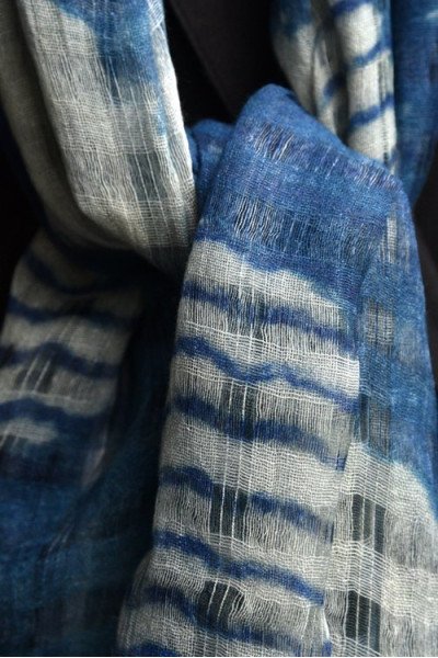 Katoenen sjaaltje met linnen, blauw offwhite, doozichtig en dun