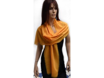 Smal, licht en soepel dun wollen sjaaltje, etamine de laine, donker warm geel 