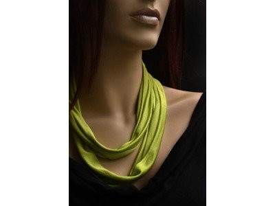 Rond zijden jersey sjaaltje, lente groen. Laatste goedkope. Op is op... (middelste kwaliteit dikte)