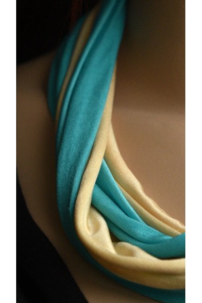 Combinatie rond zijden sjaaltjes jersey, turquoise en sunlight beige. Laatste goedkope. Op is op... (middelste kwaliteit dikte)