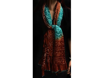 Zijden tie and dye sjaal of stola, petrol, roodbruin