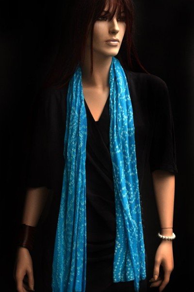 Turquoise zijden sjaaltje, tie and dye