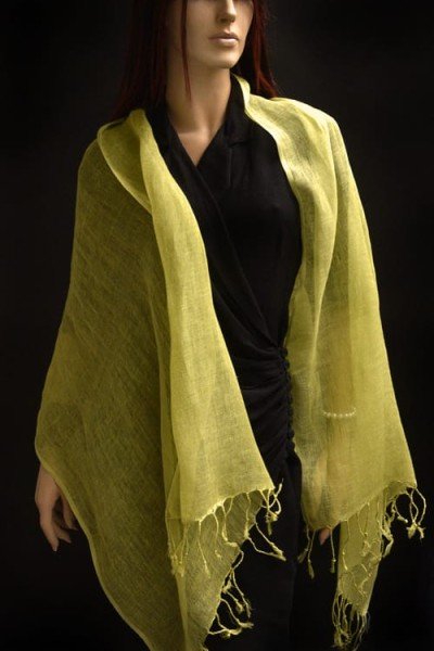 Lichtgroene, olijfkleur linnen sjaal met franjes