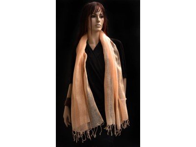 Zalmroze linnen sjaal met franjes