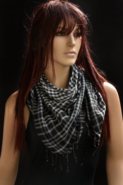 Zwart grijs sjaaltje met ruitjes met franjes en flossen