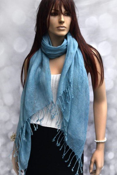 Gedempt blauwe linnen sjaal met franjes