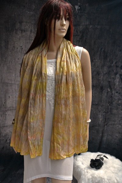 Puur zijden boho chic sjaal, licht beige, mosterdgeel en licht zalmroze, handgeschilderd in Nederland