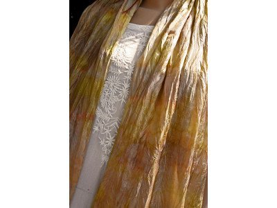 Puur zijden boho chic sjaal, licht beige, mosterdgeel en licht zalmroze, handgeschilderd in Nederland