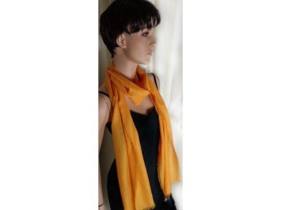 Smal, licht en soepel dun wollen sjaaltje, etamine de laine, donker warm geel 